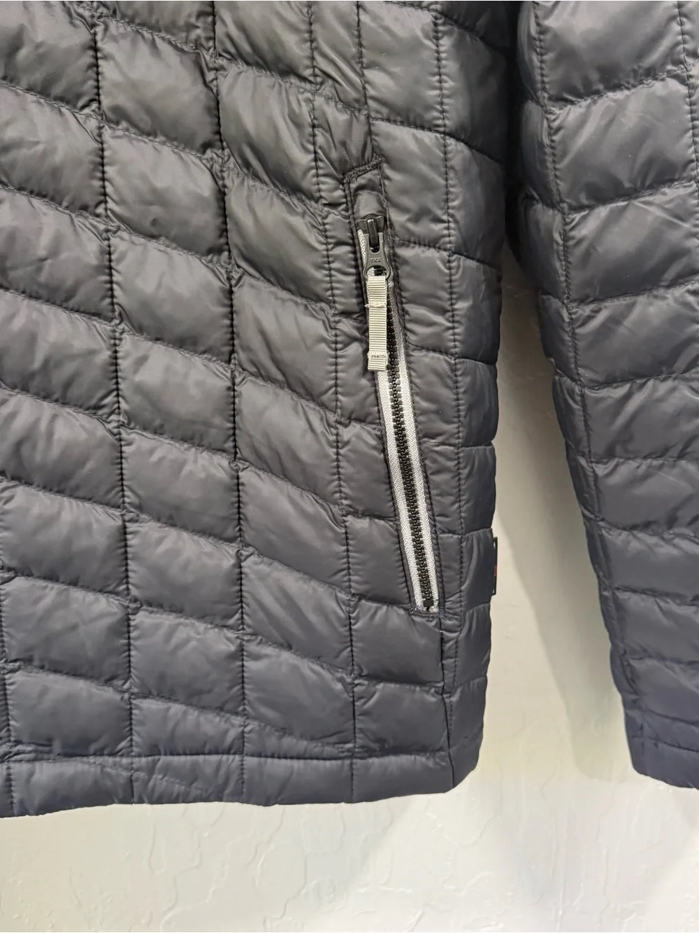 The North Face NWOT Mens Thermoball Full Zip Size L